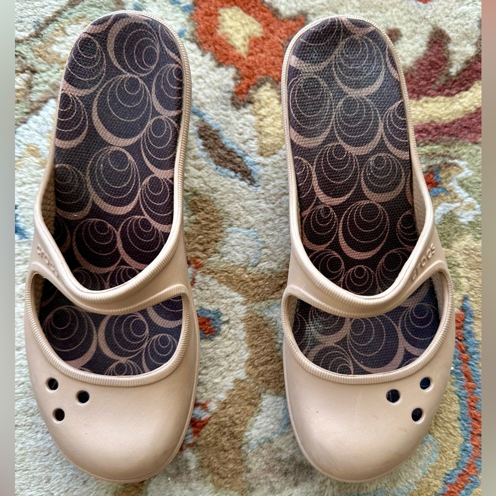NWOT CROCS MARY JANE WEDGES Size 5